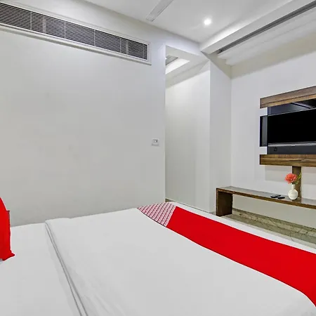 Super Oyo Hotel O Saffron Inn